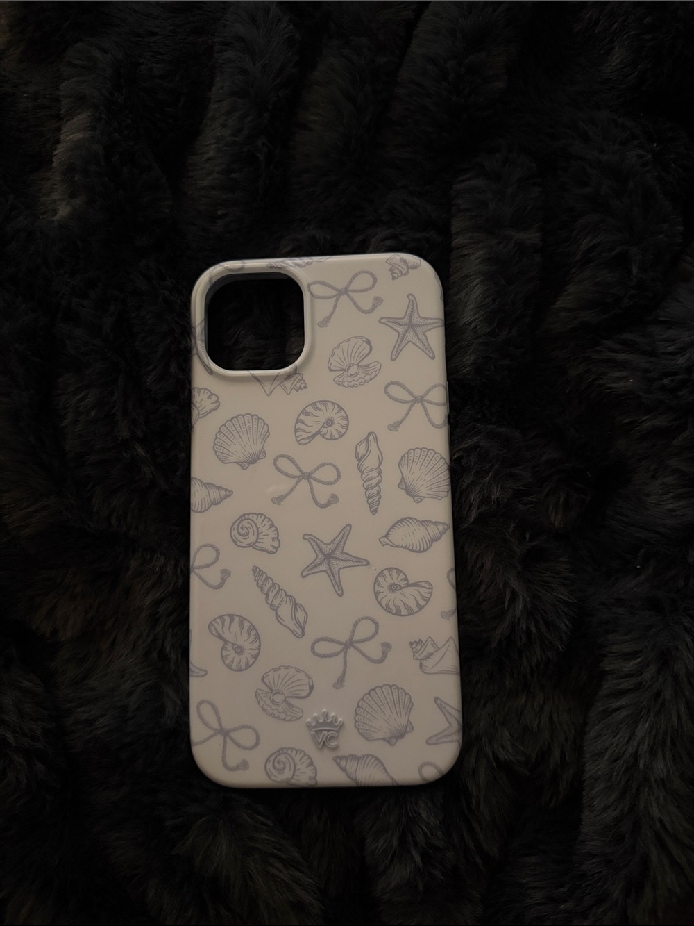 Velvet Caviar- Magsafe Seashell iPhone 15 Plus Case